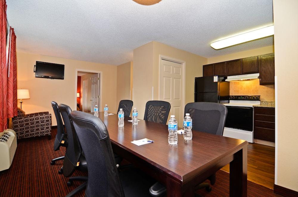 Mainstay Suites Knoxville Airport Alcoa Exterior photo