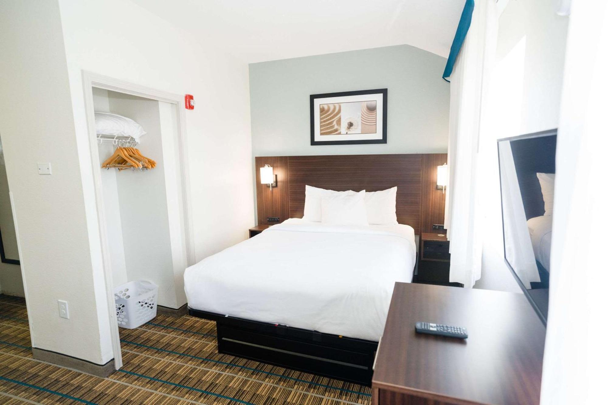 Mainstay Suites Knoxville Airport Alcoa Exterior photo